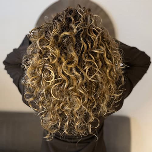 behandeling-krullen-kopje-hip-hair-by-sem-kapsalon-in-geldermalsen